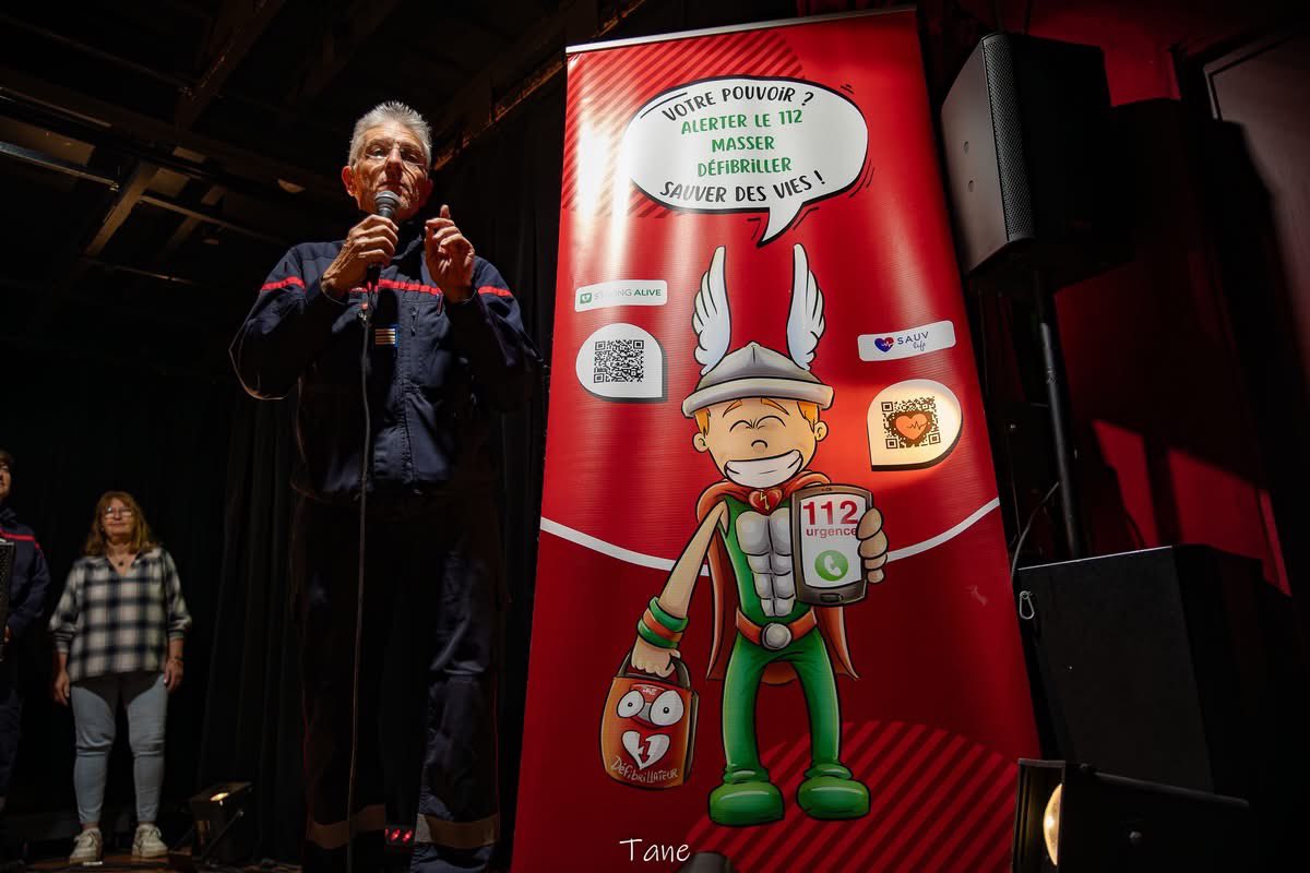 DéfibrillaThor 06 (@defibrillathor) on Twitter photo Hier soir nous étions avec le groupe @TheLowBudgetMen et l’association 20000 vies qui reverse ses bénéfices pour l’achat de #défibrillateurs⚡️
Un défibrillateur remis au maire de St Laurent du Var a cette occasion.
<a href="/JosephSeguraSLV/">Joseph SEGURA</a>
#GestesQuiSauvent #rock #concerts Hier soir nous étions avec le groupe @TheLowBudgetMen et l’association 20000 vies qui reverse ses bénéfices pour l’achat de #défibrillateurs⚡️
Un défibrillateur remis au maire de St Laurent du Var a cette occasion.
<a href="/JosephSeguraSLV/">Joseph SEGURA</a>
#GestesQuiSauvent #rock #concerts