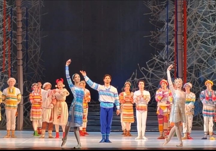 Поздравляем премьера Музыкального театра им. К.С. Станиславского и Вл.И. Немировича-Данченко Иннокентия Юлдашева со вчерашним дебютом в партии Мизгиря в балете «Снегурочка» на музыку Чайковского в постановке Владимира Бурмейстера.