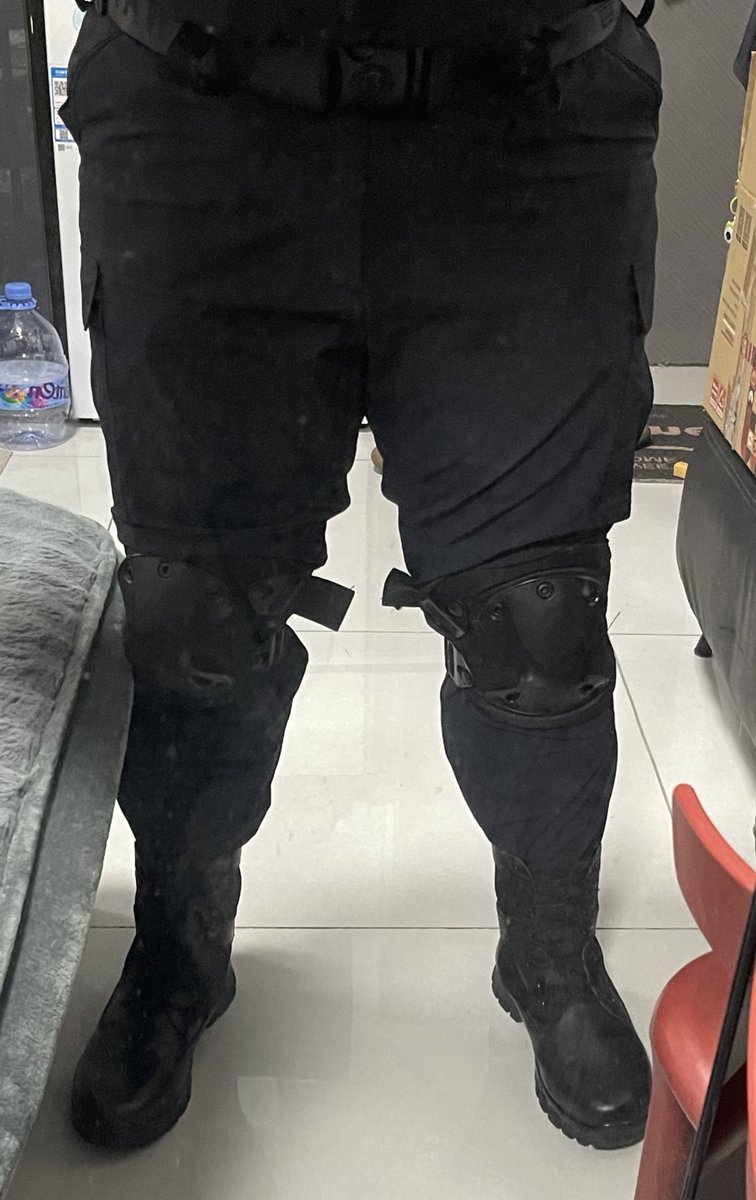 今天穿这个睡觉，半夜被热醒，头套都湿了哈哈哈哈