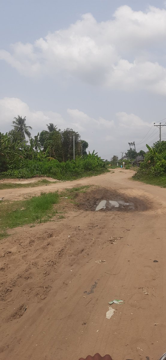 TrackaNG's tweet photo. N100m was allocated to the Construction of Unuanyagu- Okoroagu- Odagwa Ishimiri Road, Etche LGA, Rivers state in the 2024 FG Budget. 

We tracked and report that this project has not been done. Community members rely heavily on this road to trade and to commute.  When it rains, it becomes almost impossible for them to go to the market, or school or farms.

We call on @NCAMng, the implementing agency, to provide the public with details of this project and facilitate its immediate execution.