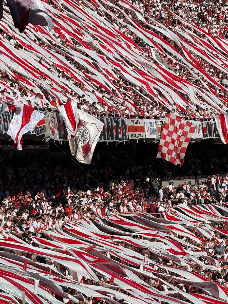 GerCarp35's tweet photo. QUE LOCURA HERMOSA EL MONUMENTAL, POR FAVOR. 

¡FIESTA, RIVER! ⚪🔴⚪ https://t.co/a9pmXiPeN3
