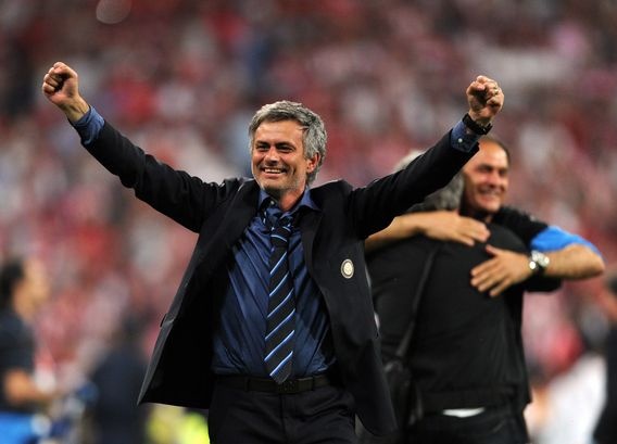 I mean, of all the contexts Mourinho won in, Inter comes to mind.

Mourinho handled perfectly a dressing room with both Zlatan AND Balotelli, two of the most difficult personalities in football history.

Not only he had the dressing room, he won everything with that team.