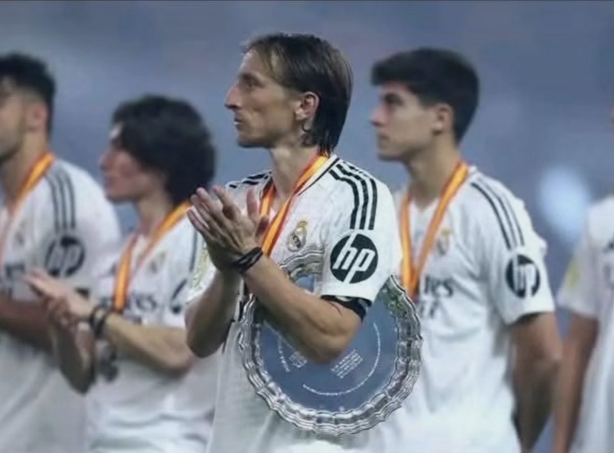 rishwrld's tweet image. Arsenal gave them Rice and Barca gave them a plate.