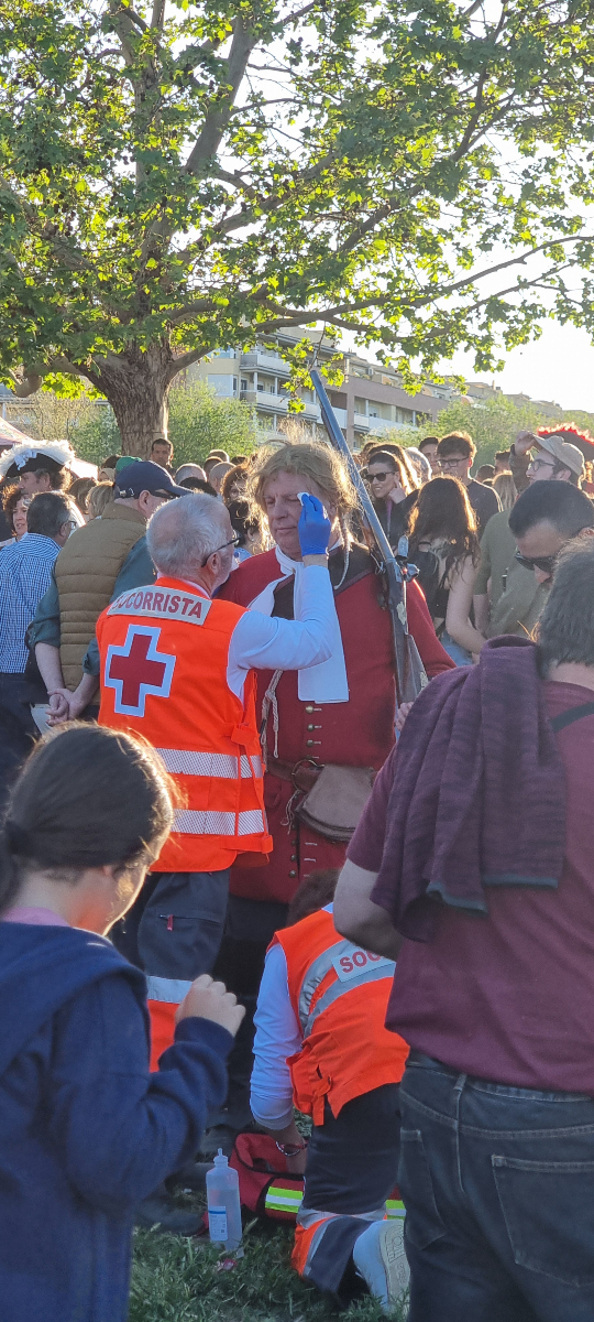 Termina un fin de semana de #BatallaDeAlmansa que se ha desarrollado con normalidad y sin incidencias graves.

Los servicios de seguridad y emergencia han atendido a 6 personas. La mayoría por patologías relacionadas con el calor.

Todas las actuaciones han sido de carácter leve.