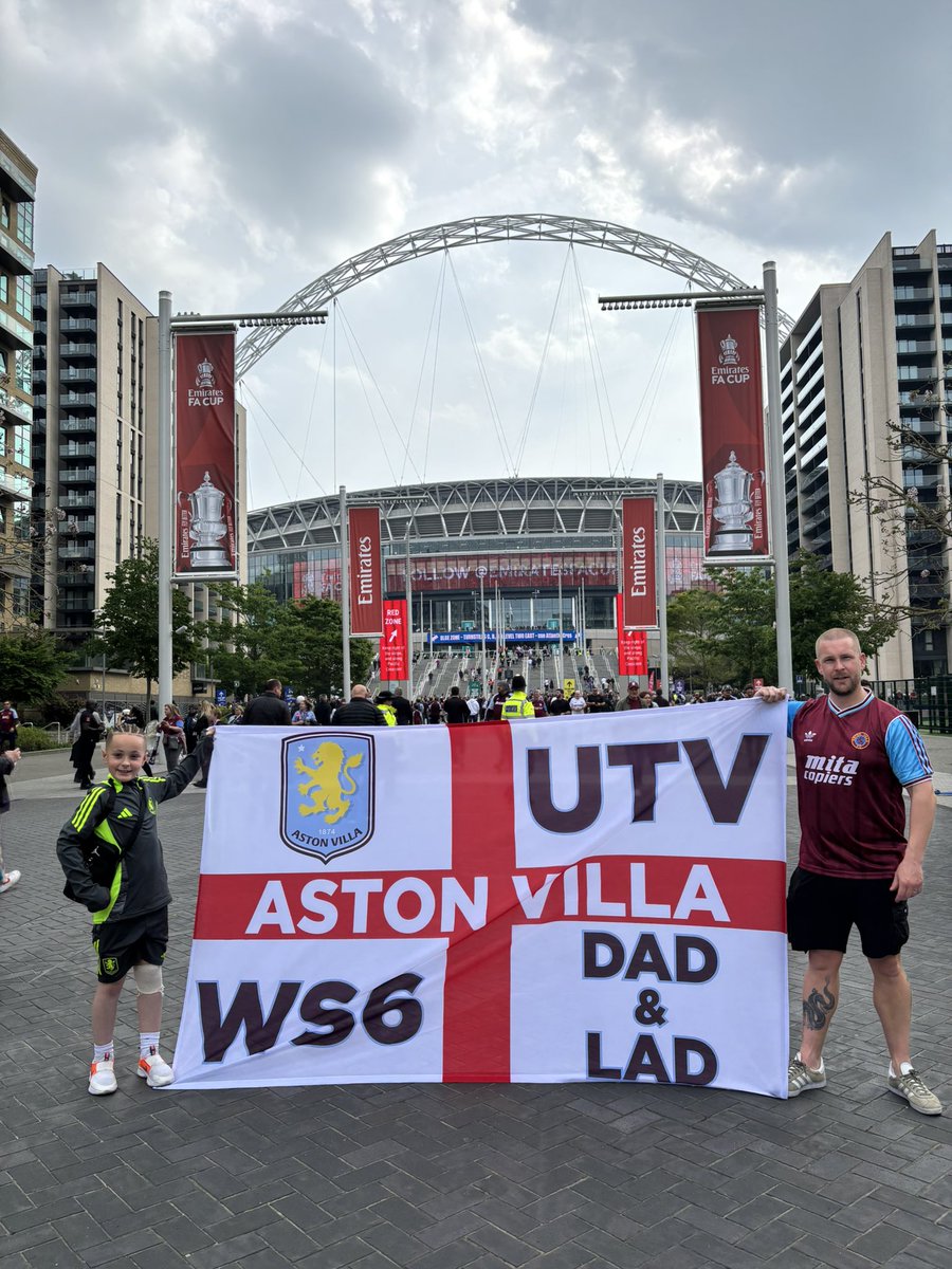 AVFCNel's tweet photo. Football was shit, but memories were made ❤️🦁

#utv #avfc https://t.co/AIA4Ry4b7k