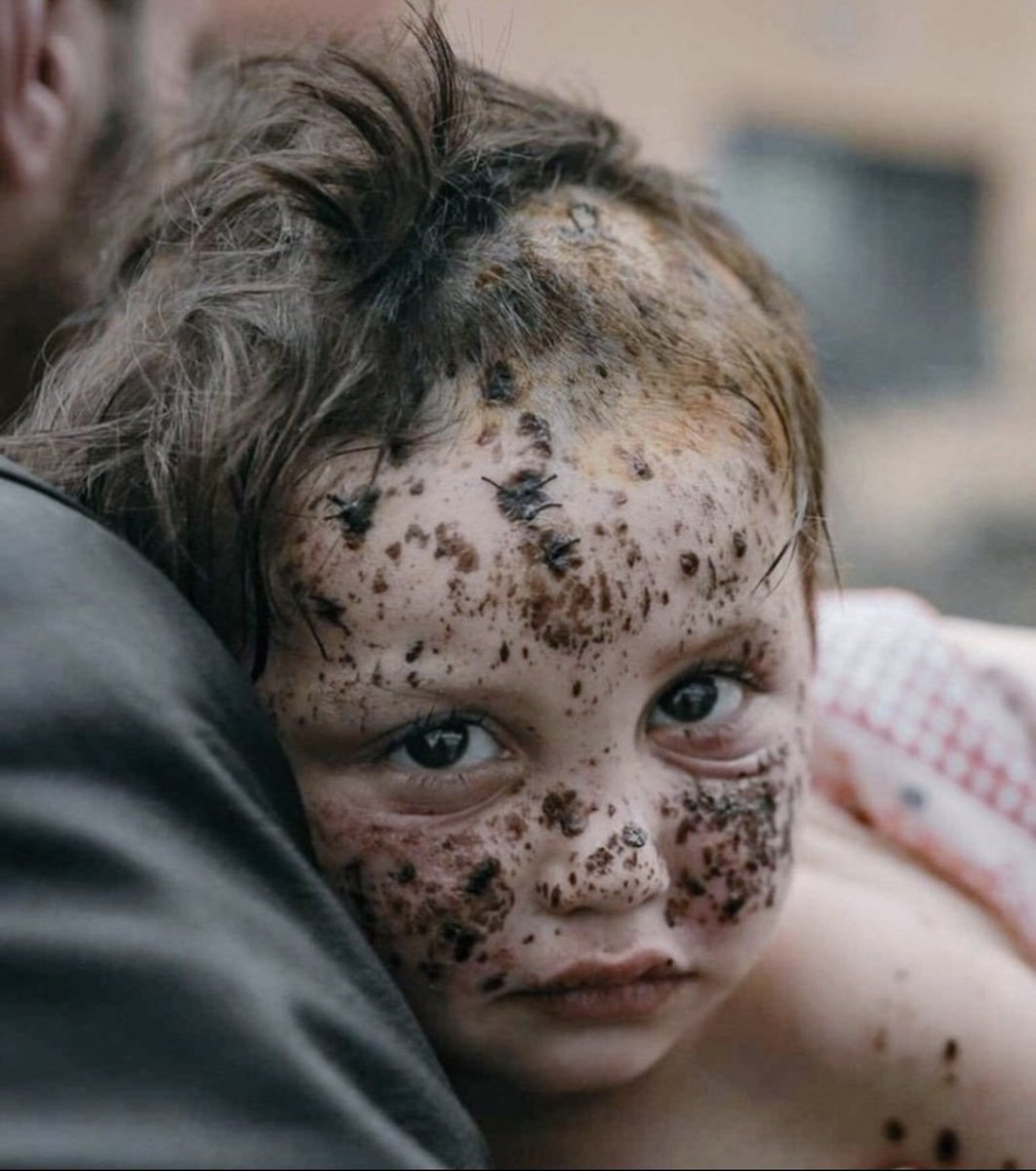 Ex_Catholique_'s tweet image. Des grands yeux sans larmes qui observent l’humanité et  espèrent en chacun de nous…
#ResistToExist
👊🏽🇵🇸✌🏽