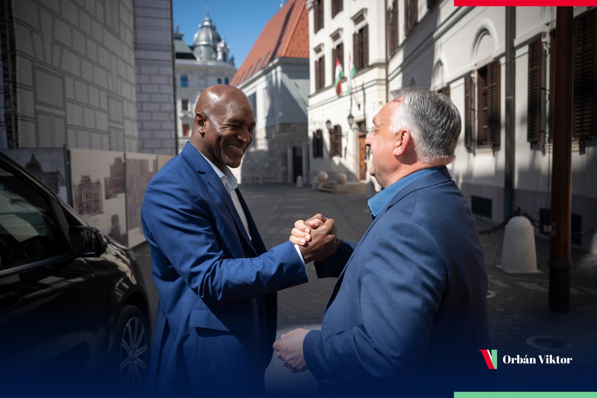 Same age, same weight class - luckily, not the same sport. Meeting with boxing legend Evander <a href="/holyfield/">Evander Holyfield</a>. 😎