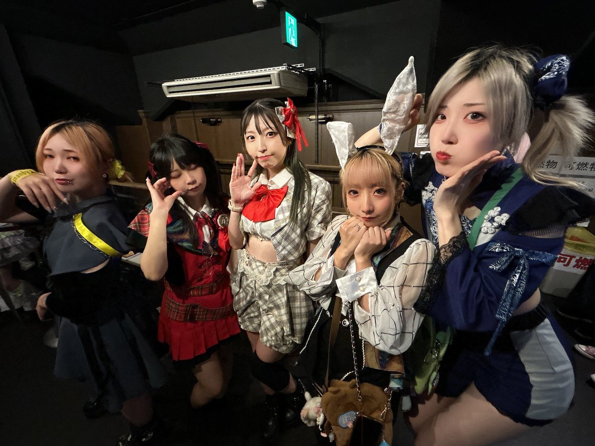 nakuru_izamai's tweet photo. 愛ラビさんラストライブでした！

ラストに呼んでもらえて本当に嬉しかった、
フロアの熱も愛が詰まってて本当にいいフロアでした。

Aqueurのライブが、今日のキミにとって楽しい時間であったなら幸せです！！

アソんでくれてありがとうーーーー‼️ https://t.co/2BSpRORVCO
