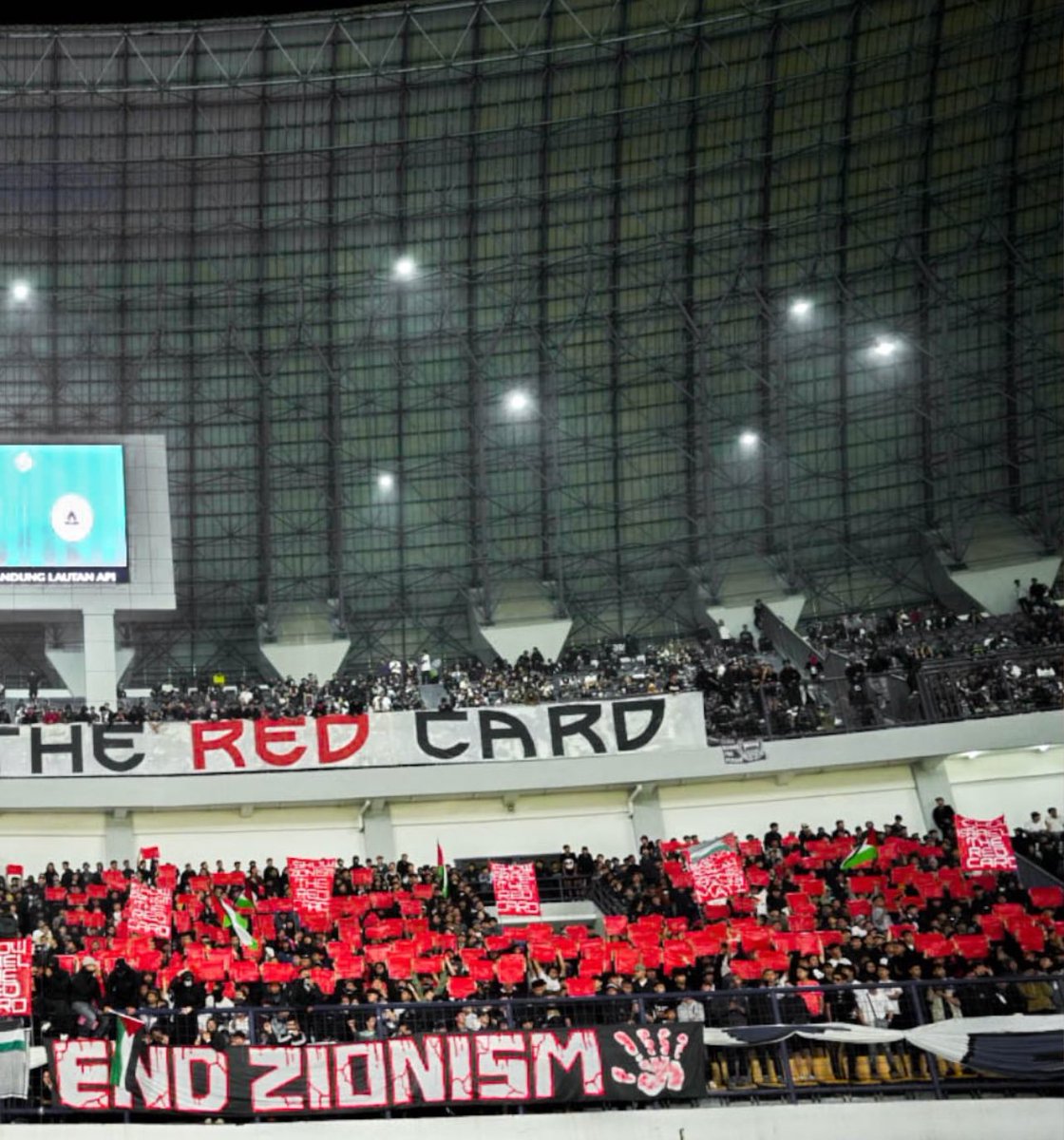 Fans of Persib Bandung <a href="/persib/">PERSIB</a> in the Indonesian league firmly stand with Palestine while showing Israel the Red Card 👏🏽🇵🇸

Football fans around the globe continue protesting Israel’s participation in football despite news blackout.