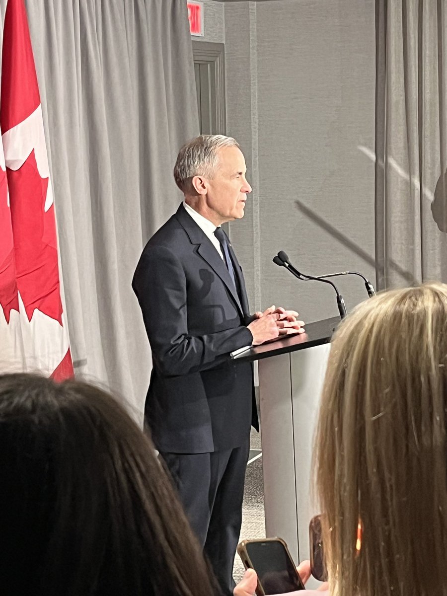 mikelecouteur's tweet image. “Last night, families lost a sister, a brother, mother, a father, a son or daughter, those families are living every family's nightmare” - says an emotional Mark Carney on the tragedy at the Lapu Lapu festival in Vancouver 
#cdnpoli #elxn45