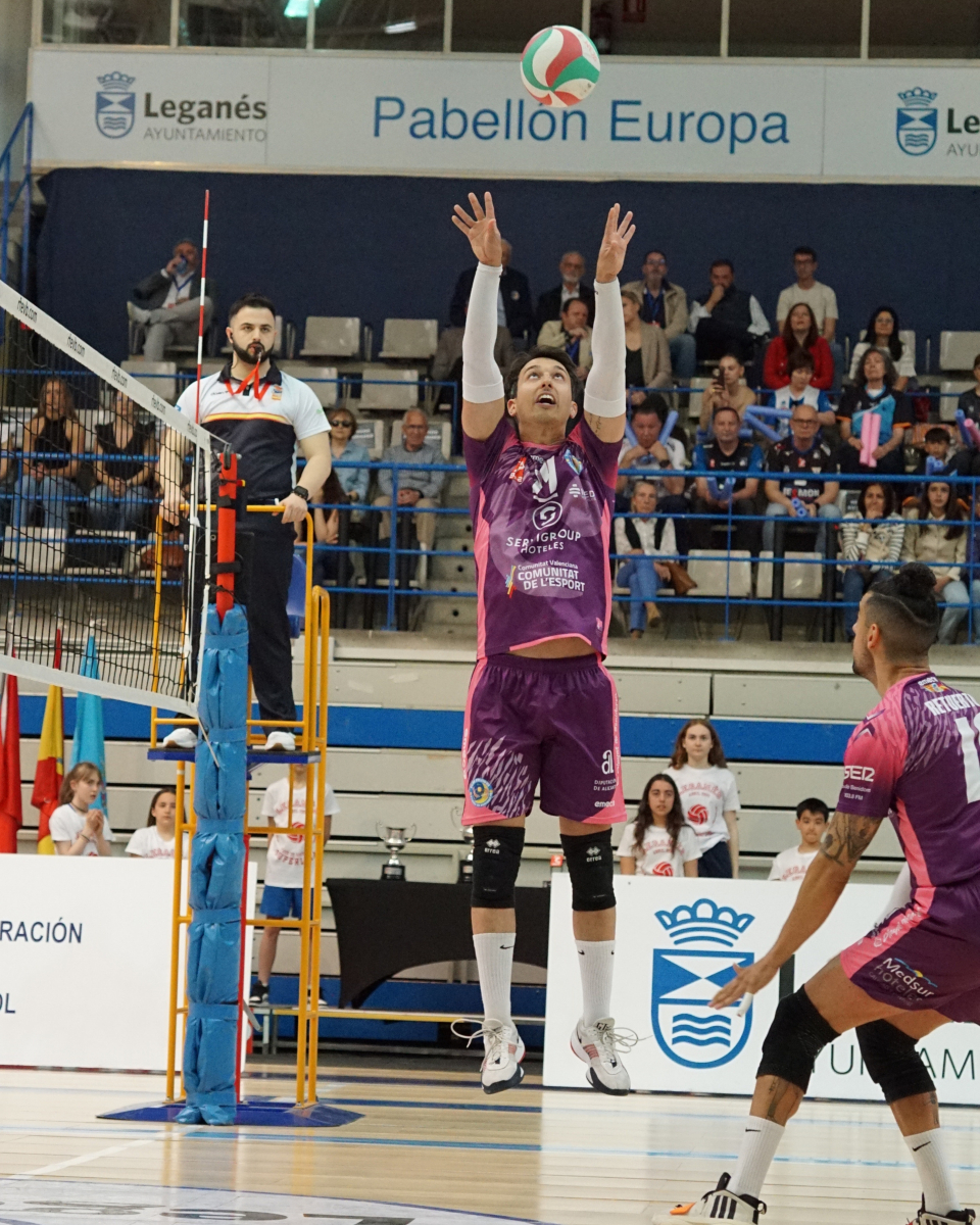 VoleibolLeganes's tweet image. 🔥 FASE DE ASCENSO | Final 

@cvplayasdebenid 2 🆚 3 @VoleibolLeganes 

#FaseFinal #Superliga2Masculina