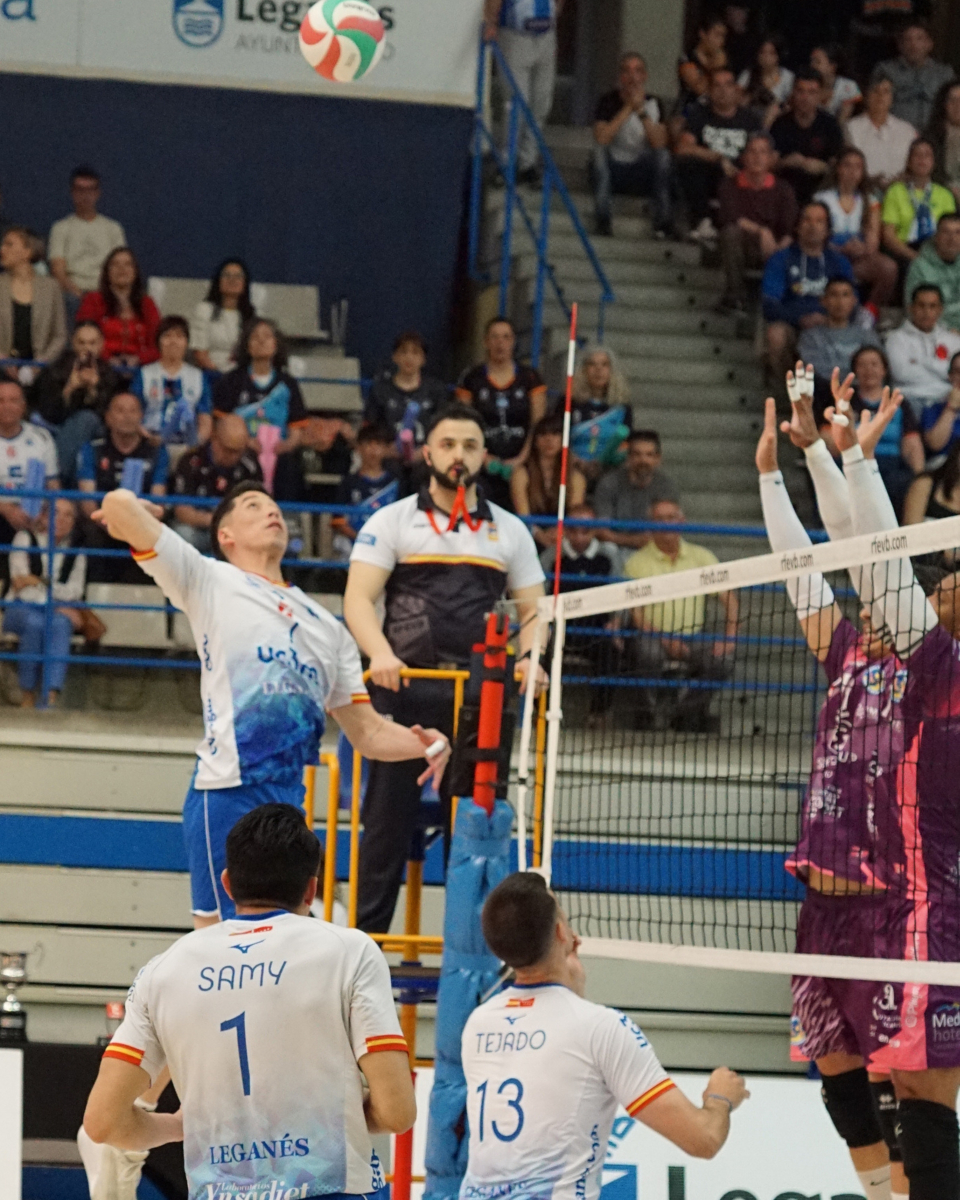 VoleibolLeganes's tweet image. 🔥 FASE DE ASCENSO | Final 

@cvplayasdebenid 2 🆚 3 @VoleibolLeganes 

#FaseFinal #Superliga2Masculina
