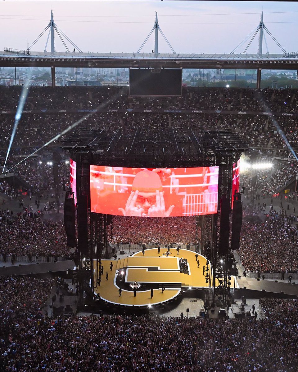 StadeFrance's tweet photo. 👑 Phénoménal : @jul a battu le record historique d’affluence au Stade de France ! 

🔥 Avec 97 816 spectateurs, JUL bat le précédent record établi par Indochine en mai 2022 (97 036).

#JUL #StadeDeFrance https://t.co/H7AhWflPJJ