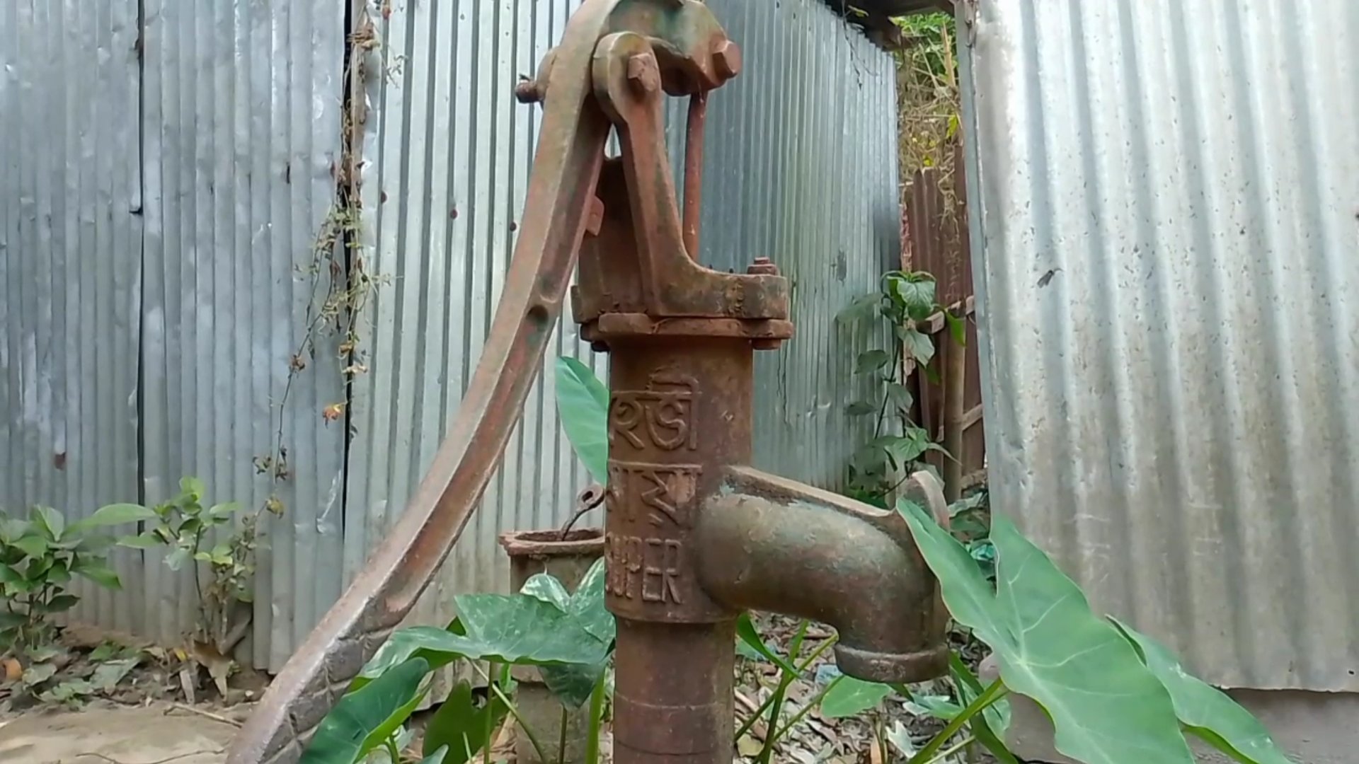 কল আছে জল নেই, হোসেনপুরে সুপেয় পানির তীব্র সংকট