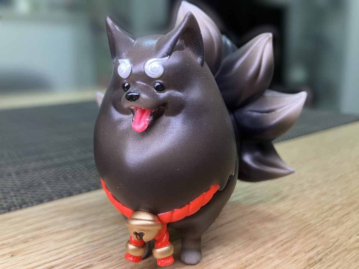 hsmmnts's tweet image. 遅ればせながら冬WFで購入させていただいた森田ポリエステルさん（@mrt_polyester ）のポメキュウビ、完成しました🙌✨
作例同様の色合いにしようと思ったけど実家犬が黒ポメなので黒で仕上げてます……🙏塗装楽しかった〜！！