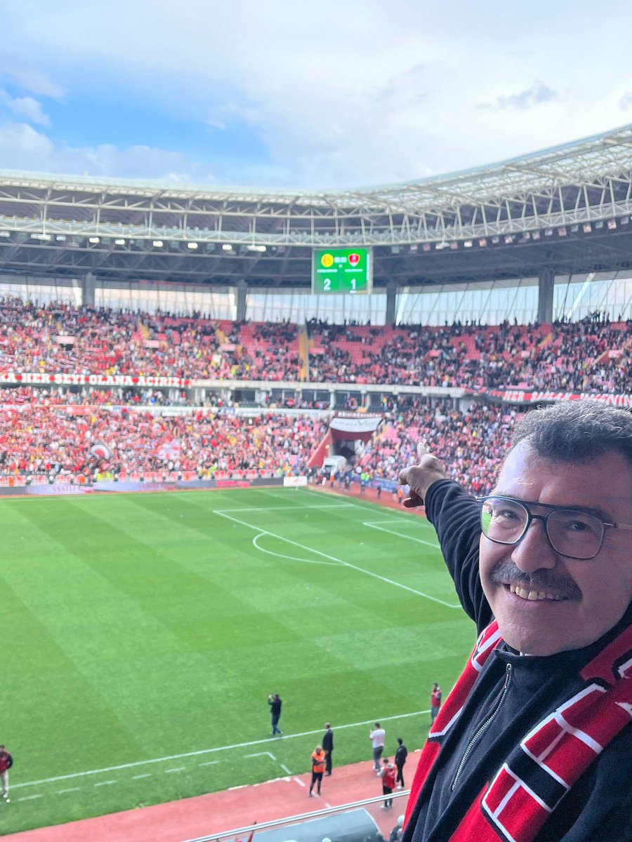 🏆 Eskişehirspor’umuzu yürekten tebrik ediyoruz!

Eskişehir’in inancı, sevgisi ve dayanışması sahaya yansıdı; 2-1’lik galibiyetle zafer bizim oldu.

Şampiyonluk yolunda atılan bu büyük adımda emeği geçen futbolcularımızı, teknik ekibimizi, yönetimimizi ve her şartta takımının ve