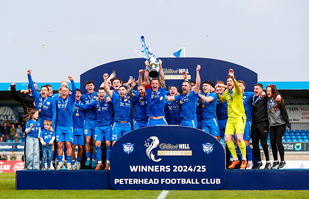 toon_blue's tweet photo. League 2 🏆🏆🏆 https://t.co/gbztTvXUX2