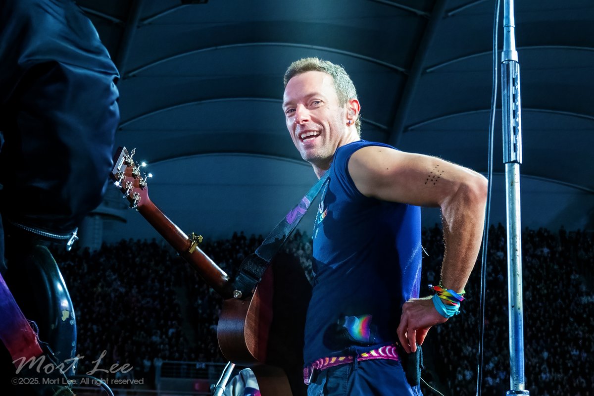 pic_mort's tweet photo. 20250425   
콜드플레이 콘서트 COLDPLAY (2)  
장소: 고양종합경기장  
크리스 마틴 (Chris Martin)  
조니 버클랜드 (Jonny Buckland)    
가이 베리먼 (Guy Berryman)    
윌 챔피언 (Will Champion)    
#Coldplay #콜드플레이내한 https://t.co/BVZiNv7LRF
