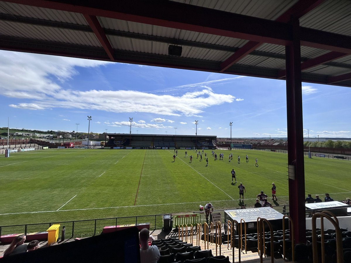 ethanwadeRL's tweet photo. First post in a while. Nice sunny day for #RugbyLeague here in Dewsbury. https://t.co/3f5ziq17jy