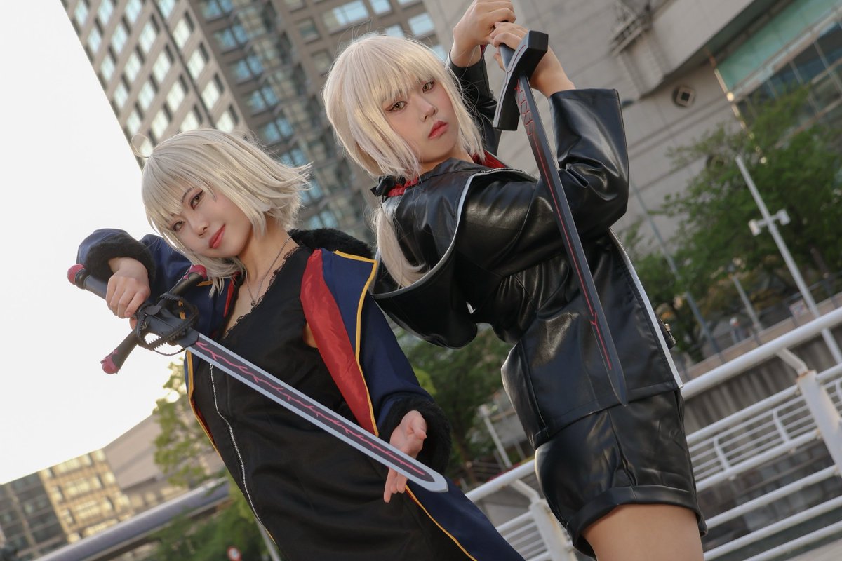 hamuba_cos's tweet photo. 【コスプレ】              

Fate/Grand Order   
新宿幻霊事件

漆黒の騎士王
　　　   邪竜の魔女  ver新宿1999 

アルトリア&amp; ジャンヌ［オルタ］       

📸: (@693hi693 )様

#ココフリ https://t.co/raqpZuwA4E
