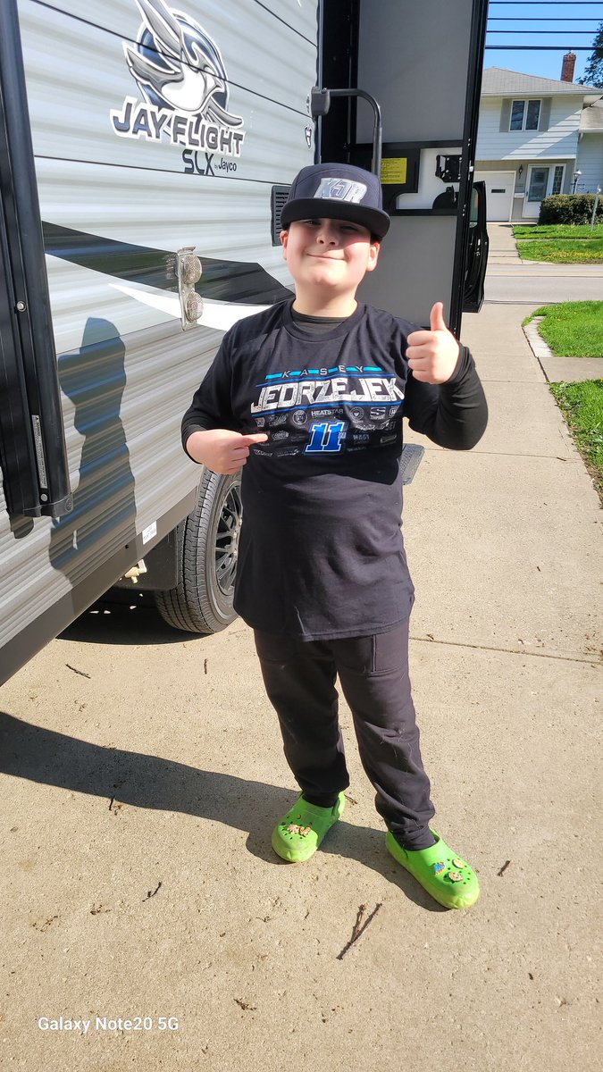 Dyyglc2Chapman's tweet photo. Shoutout to @KaseyJedrzejek , family, and  team for hanging out with my son Julian @FremontSpeedway.
 It made his night! @ASCoC @AllStarSprints https://t.co/4StaUxMYqB