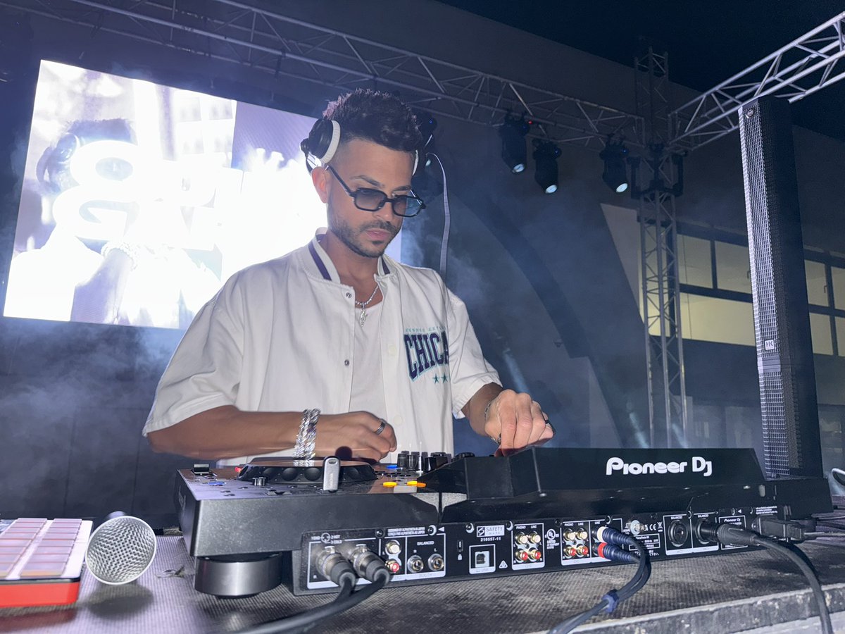 ℹ️ Imágenes de la 'Primavera Fest' que tuvo lugar en la Alameda del Río en la noche del sábado 26 y madrugada del domingo 27 de abril.