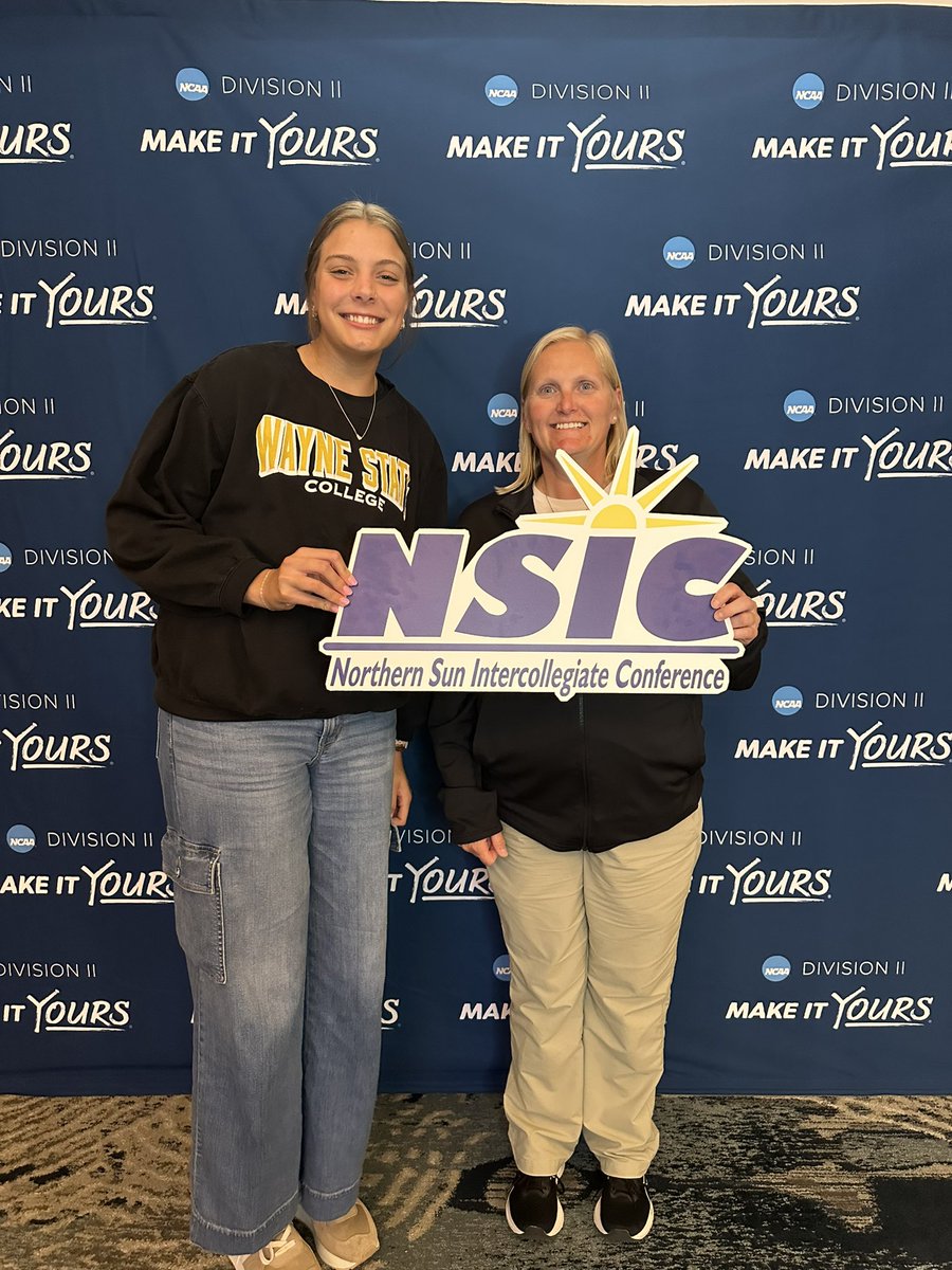 momma__muffin's tweet photo. Had a fun weekend representing @WSCSAAC & @NorthernSunConf w/@olivia_ottman at #D2SAACConv this weekend! @D2SAAC https://t.co/wFGCPwmemF