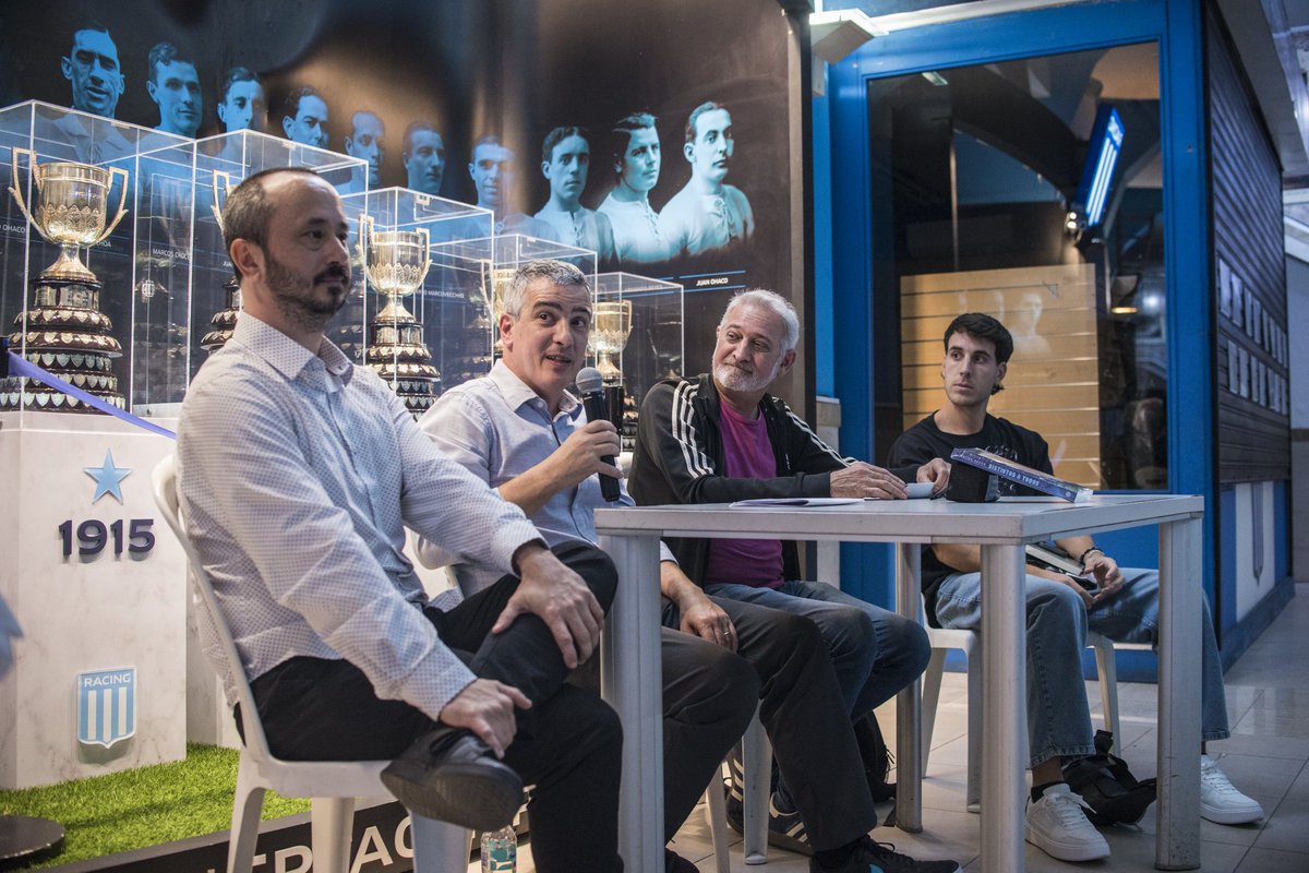 DptoCultEHistRC's tweet photo. El viernes por la tarde, en el Recinto de Honor Juan José Pizzutti, se llevó adelante la presentación del libro "Distintos a todos", el cual narra el camino del Racing de Gustavo Costas hacia la obtención de la Copa Sudamericana. https://t.co/54HXdfKnrT