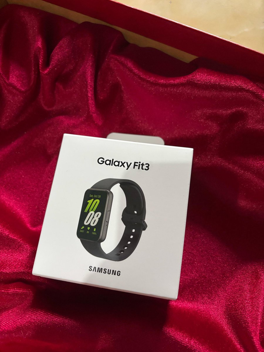 rotilucu's tweet photo. @ezash #KhilafClubApril WTS Samsung Galaxy Fit3 BNIB masih segelan. Lokasi Cikarang, Price 750k aja. Bisa DM kalo mau nego 🤙 https://t.co/QglvxZ2gEj