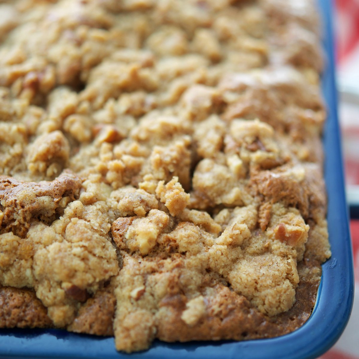 Apple Coffee Cake made with chopped apples and sour cream; then topped with a cinnamon walnut buttery topping.

🔗Recipe: carriesexperimentalkitchen.com/apple-coffee-c…
#coffeecake #dessertrecipes #brunchgoals