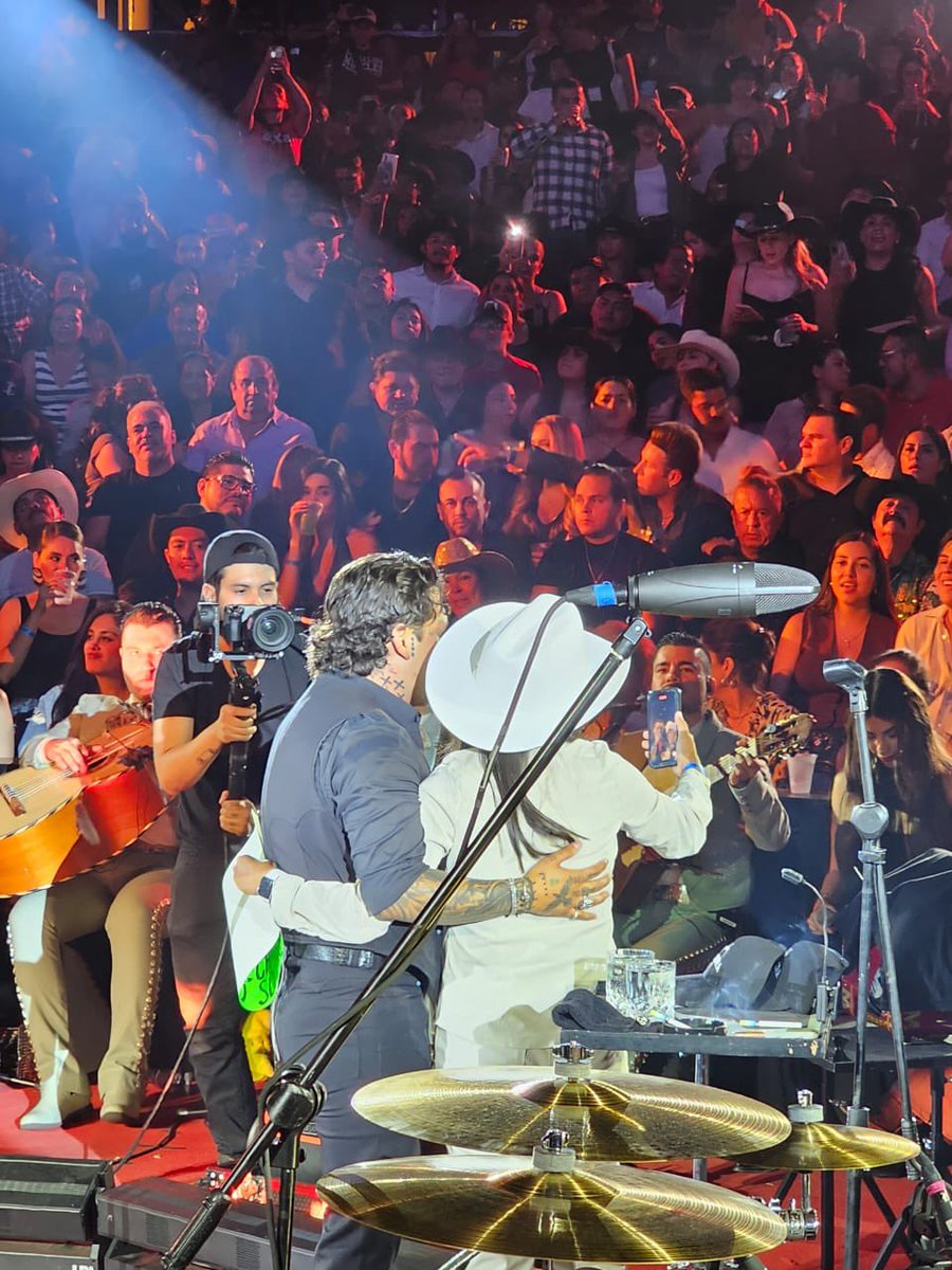 ¡Te quiero para siempre, Nodal!

💚