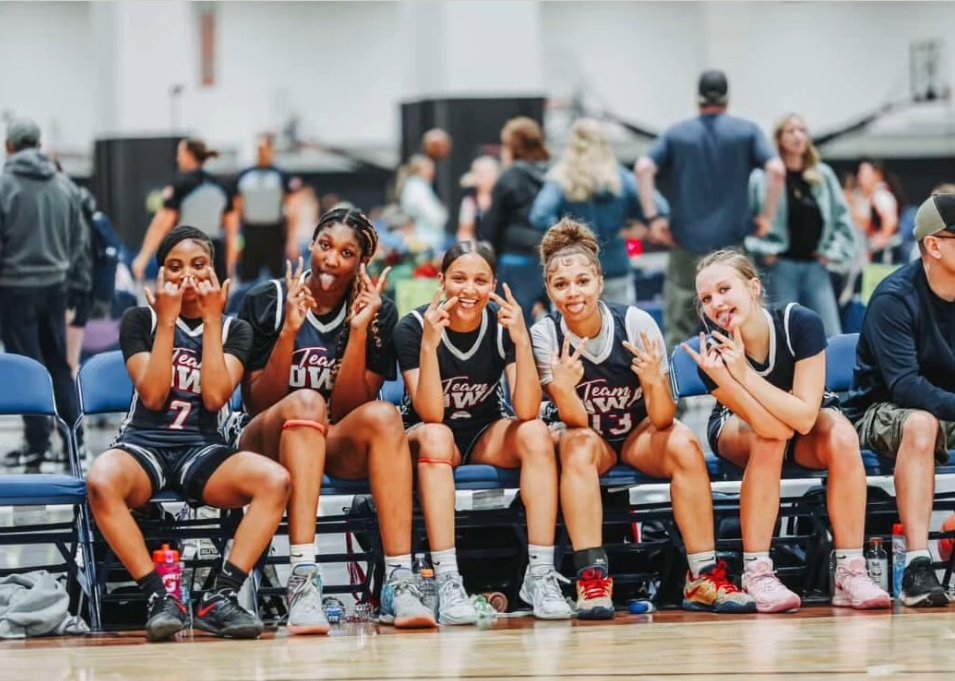 We're headed to the championship to play for 1st place!!! Court 7 at 1030am vs I'll Fox Valley Force.