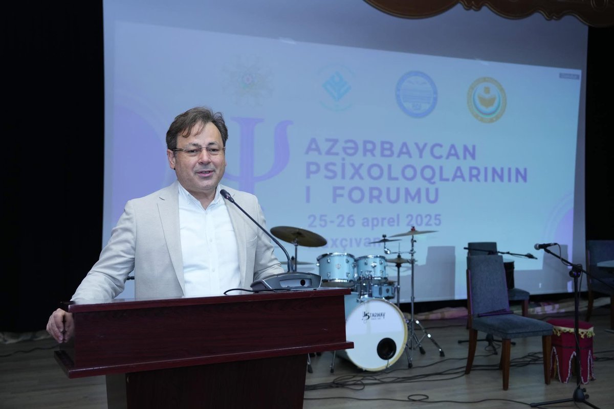 Nahçıvan Devlet Üniversitesi’nde düzenlenen I. Azerbaycan Psikologlar Formuna katılarak Okullarda Konsültasyon çalışmaları üzerine konuşmamı gerçekleştirdim. 
Rektör Sayın Prof. Dr. Elbrus İsayev ile ikili işbirliklerine yönelik verimli bir görüşme de gerçekleştirdik.