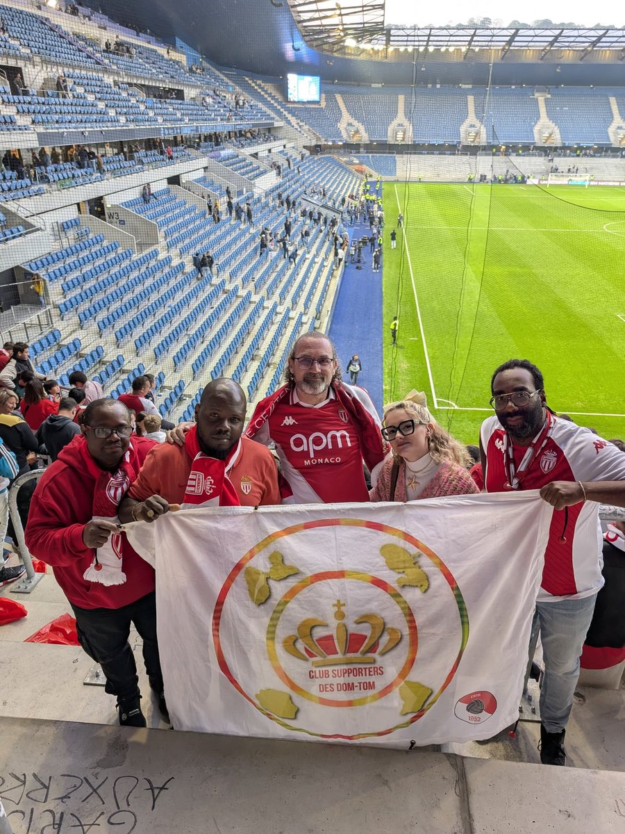 CSMonaco's tweet image. Eux veulent aller en Champion&apos;s League ! Peut-être pas ceux sur le terrain... Merci pour votre soutien indéfectible !!! #HACASM #DagheMunegu #Partouttoujours #ASMonaco @SuppLorraine @monegask6075 @MuneguCVDL #CSMDOMTOM