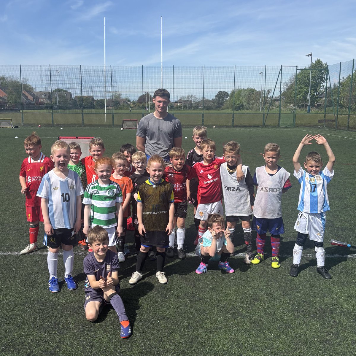 𝗙𝗶𝗿𝘀𝘁 𝗢𝗽𝗲𝗻 𝗦𝗲𝘀𝘀𝗶𝗼𝗻 ✅🤩

👏 A brilliant turn out today, with plenty of quality on show. The future is bright!💙

🔷 #WeAreGate | #OneClub