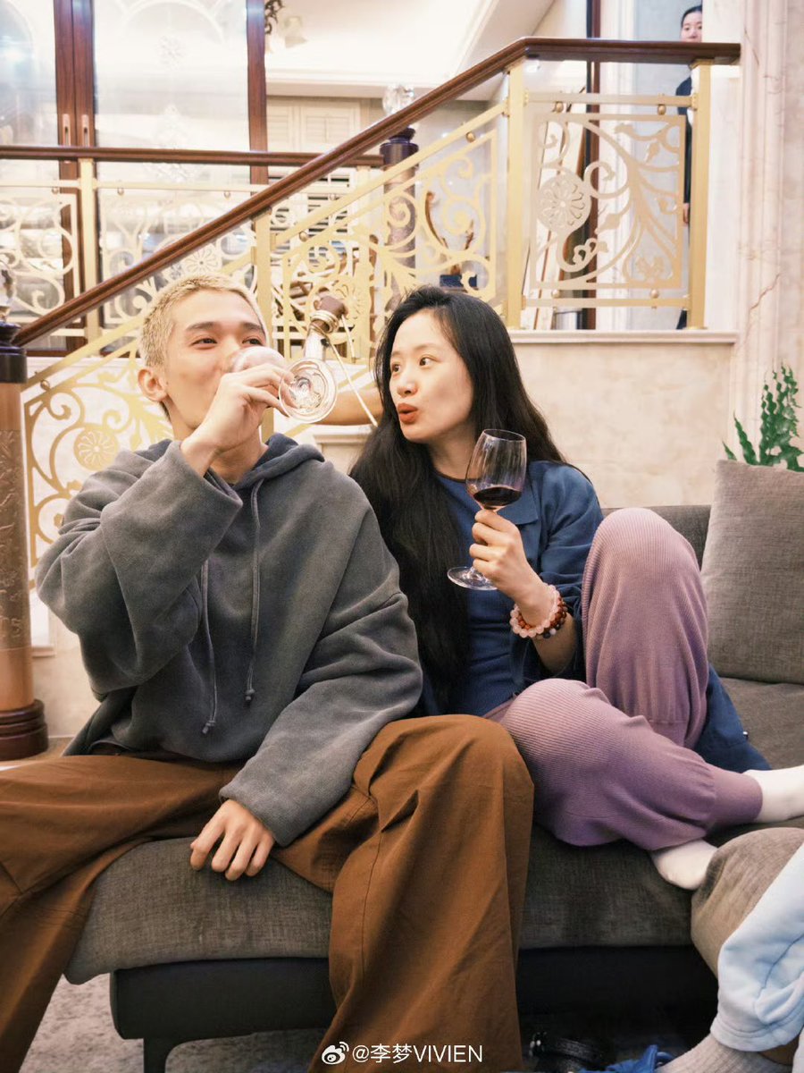 dramapotatoe's tweet image. #LiMeng shares new snaps with #TheDouble’s costar #LiangYongqi

More - weibo.com/1664925303/516…