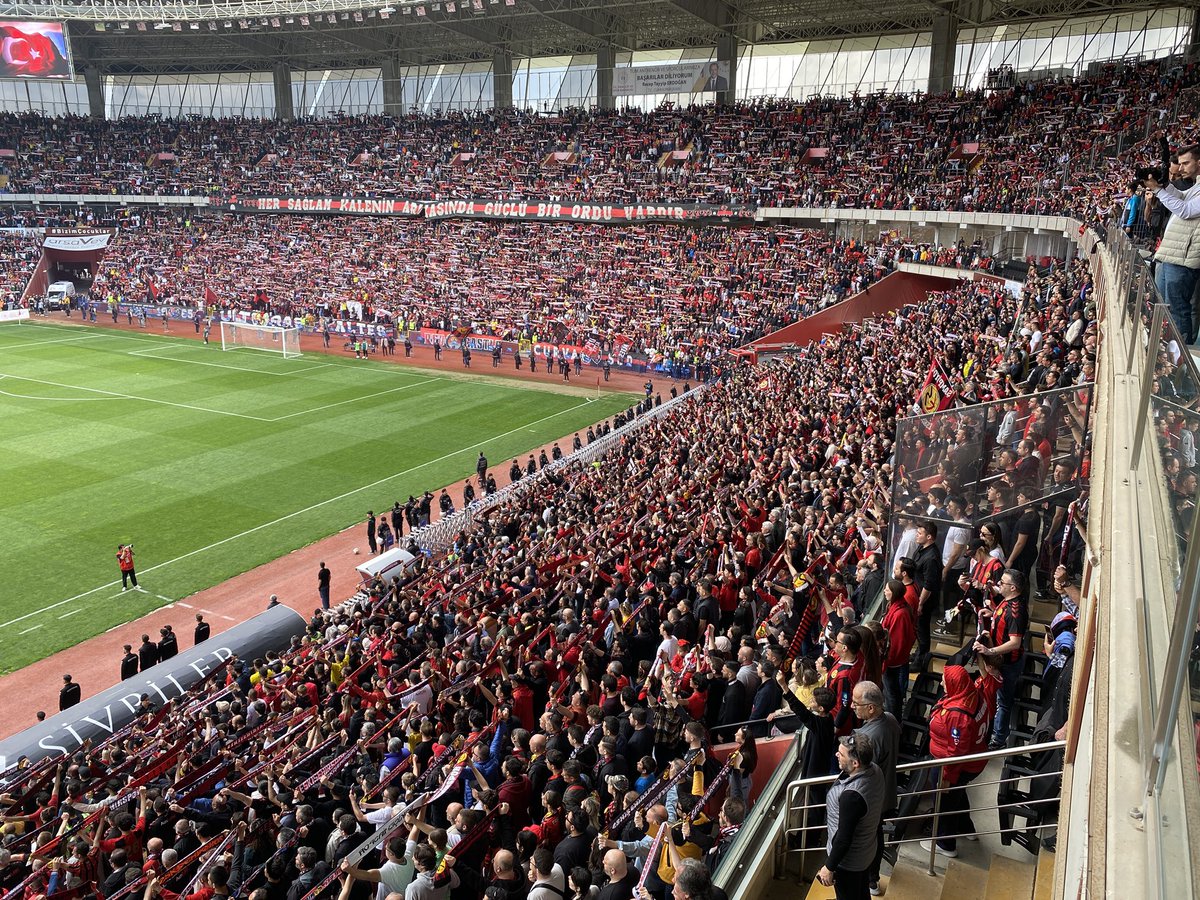 utkucakirozer's tweet image. Büyük taraftarın gücüyle sahada 2-1 galibiyetle maçı bitiren #Eskişehirspor’umuzu yürekten kutluyorum.

Haydi Kırmızı Şimşekler şampiyonluğa hazırız! #EsEs @Eskisehirspor 
#EskişehirAtatürkStadyumu
