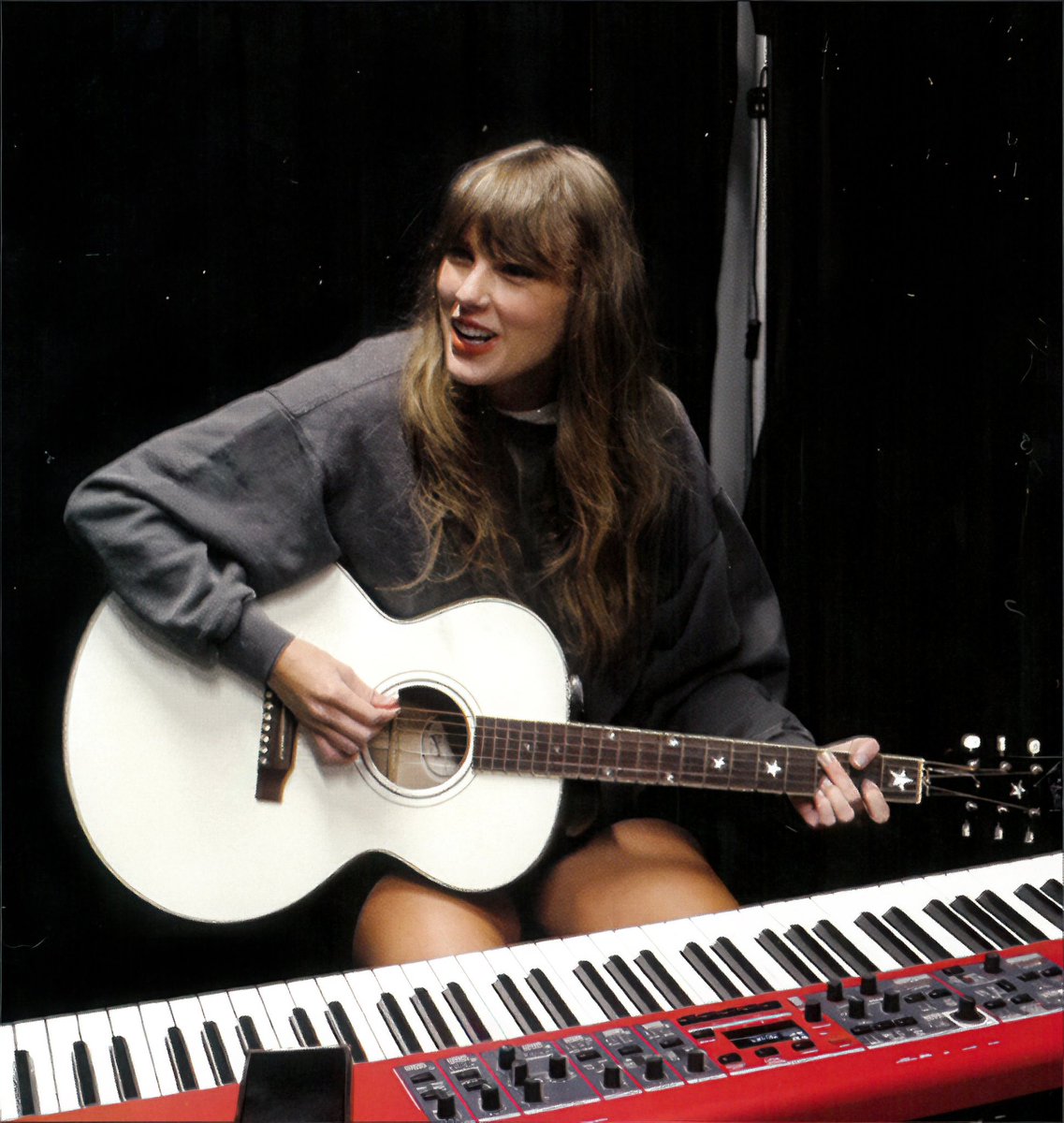 When I tell you I want this guitar, I WANT this guitar! I love the brand and the white it’s just so pretty. I literally had a dream where I met Taylor and she signed this guitar and gifted it to me. 🥹🤍