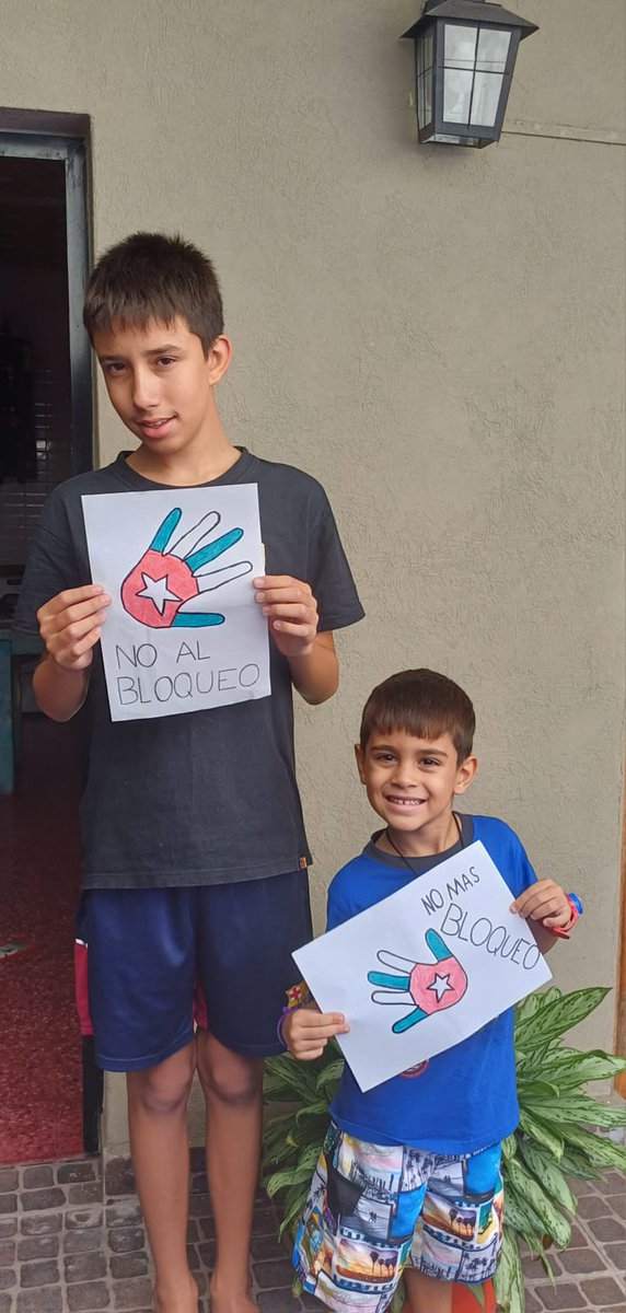 Consulado Cuba-ARG (@consulcuba_arg) on Twitter photo La Unión de Residentes Cubanos en Argentina se suman al multitudinario rechazo al #BloqueoGenocida política que ha causado estragos humanitarios y económicos sin precedentes al pueblo cubano. 
#TumbaElBloqueo 
#JuntosPorCuba La Unión de Residentes Cubanos en Argentina se suman al multitudinario rechazo al #BloqueoGenocida política que ha causado estragos humanitarios y económicos sin precedentes al pueblo cubano. 
#TumbaElBloqueo 
#JuntosPorCuba