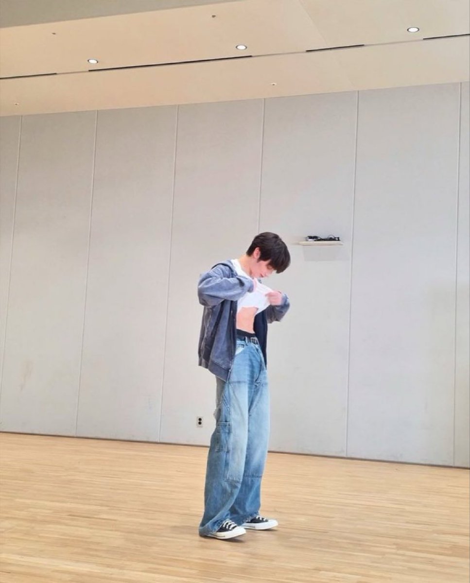 just banged my head against a wall 5 times to see if my eyes were deceiving me or if i was dreaming cus there’s no way