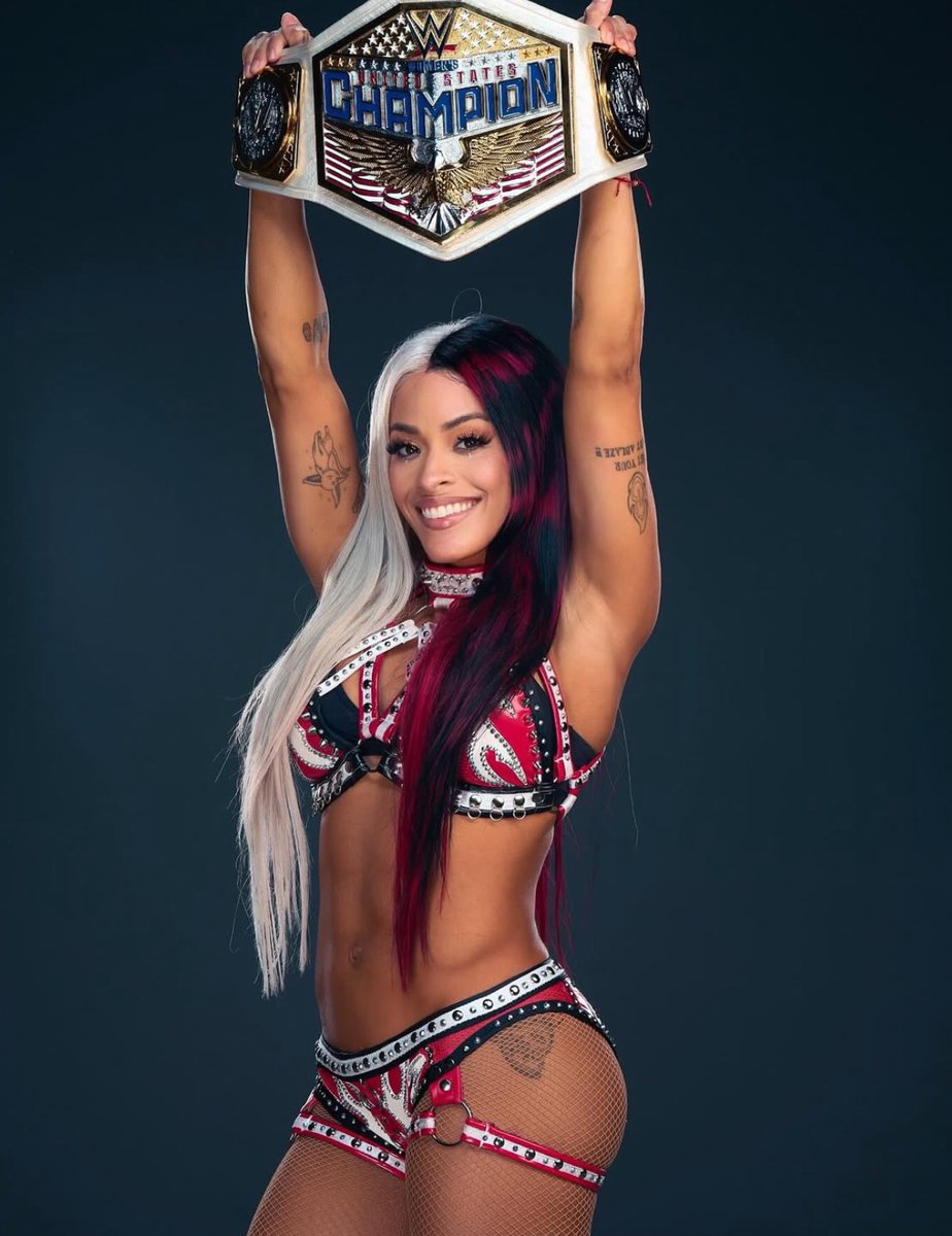 WrestlingWCC's tweet photo. Zelina Vega in her first photoshoot as United States champion 🇺🇸 https://t.co/Hvpeu9iZwt
