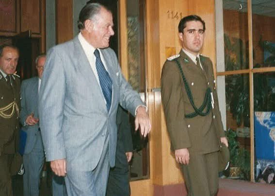 desbordes's tweet photo. Ser Carabinero no es solo portar un uniforme. Es abrazar un compromiso de vida, con vocación de servicio, amor profundo por Chile y la convicción de proteger a los demás, incluso en los momentos más difíciles.

Desde mi experiencia, sé el sacrificio que implica esta vocación. Hoy, como Alcalde de Santiago, reafirmo mi compromiso de seguir trabajando para fortalecer su labor, apoyarlos en su misión y devolverles el respeto que tanto merecen.

A todos los @Carabdechile, gracias por su entrega diaria.

¡Honor, sacrificio y compromiso con nuestro país!
¡Feliz Día del Carabinero!