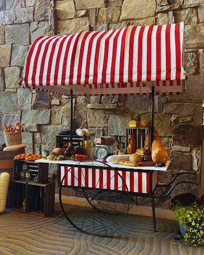 ArtoftheEvent's tweet photo. Bring a taste of Italy to your next event! Our red and white striped market cart with Italian market stylings adds charm to food stations &amp; celebrations. #ArtOfTheEvent #ItalianMarket #BostonEvents #EventProps #ThemeEvents #ItalianStyle #EventCatering #CustomDisplays #FoodStation https://t.co/b8CjiIfPTU