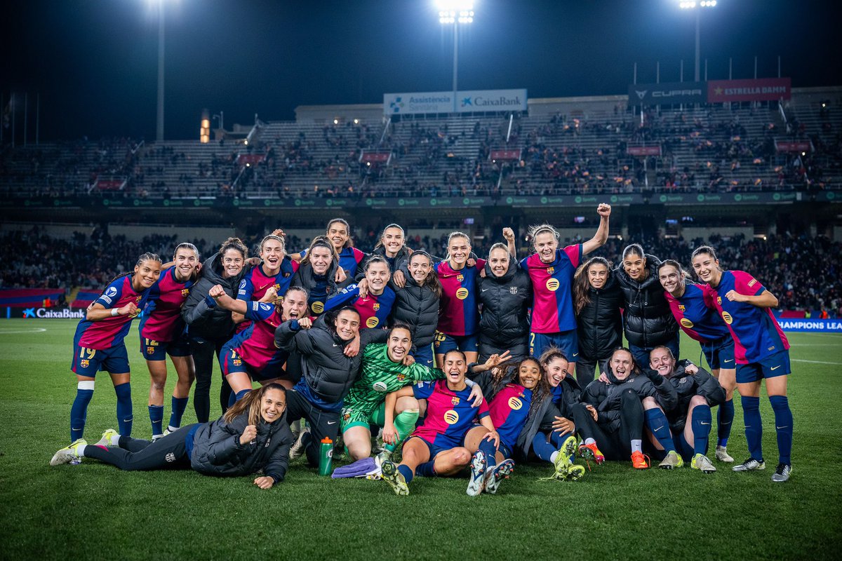 VanesaCortazar's tweet image. No hay palabras para describir a esta generación.
Este equipo es histórico.
Año tras año llevando al club lo más lejos posible.
No existen calificativos para la entrega, lucha, superación, ambición y responsabilidad que muestran cada una de las jugadoras.

VISCA EL BARÇA💙❤️