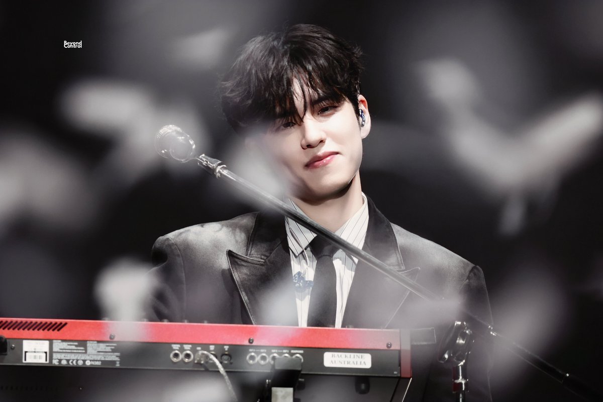 Beyond1050035's tweet photo. Happy birthday to my dearest 

#봄처럼_따스한_원필아_생일축하해
#MY_SPRING_WONPIL https://t.co/pGKaD6z5Jy