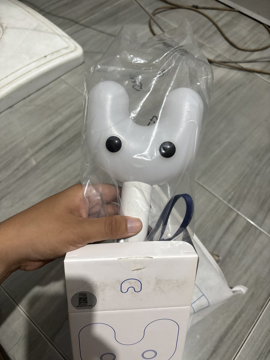 WTS Lightstick New Jeans
500 rb 
- mulus baru 1x dipake/nyalain (GDA)
- Photocard all member (- minji)
- box dan isiannya lengkap
- bisa toko oren
- freebies pc newjeans, sticker dll✨
#wts #wtb #newjeans #lightstick #zonauang