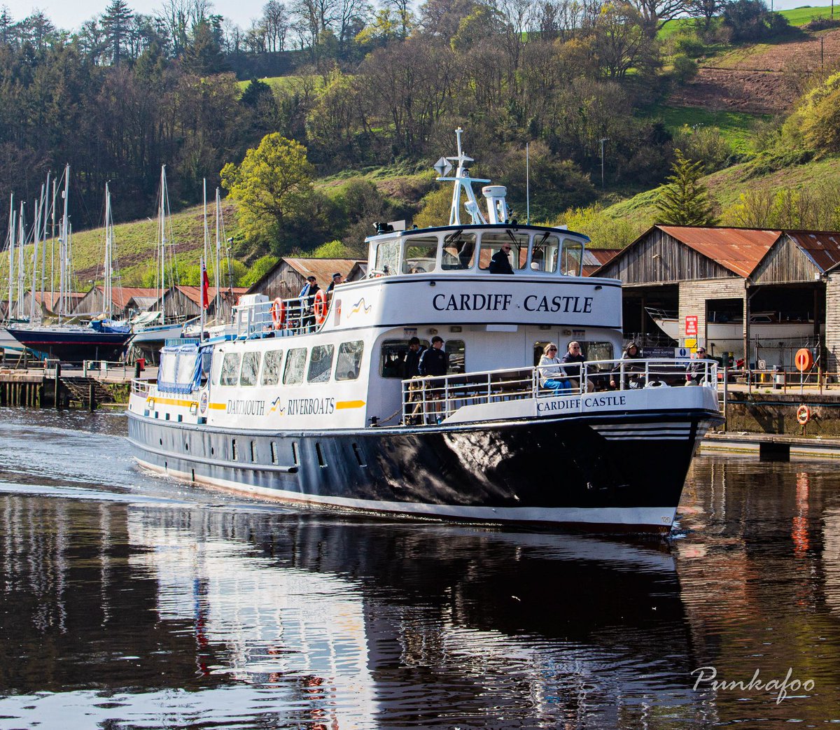 Punkafoo1's tweet photo. Last week, on Easter Sunday, doing the Round Robin. The river cruise boat. #photography https://t.co/L9zWbE9I0I