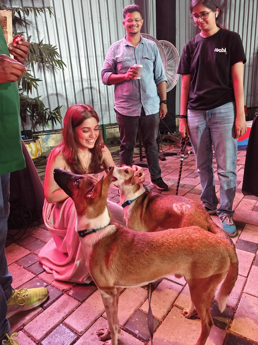 arijitbarman76's tweet image. A Sunday well spent. Of sweat, smashes, sniffs &amp;amp; snuggles. #pedal @yodamumbai @PriyaAH_Vedanta