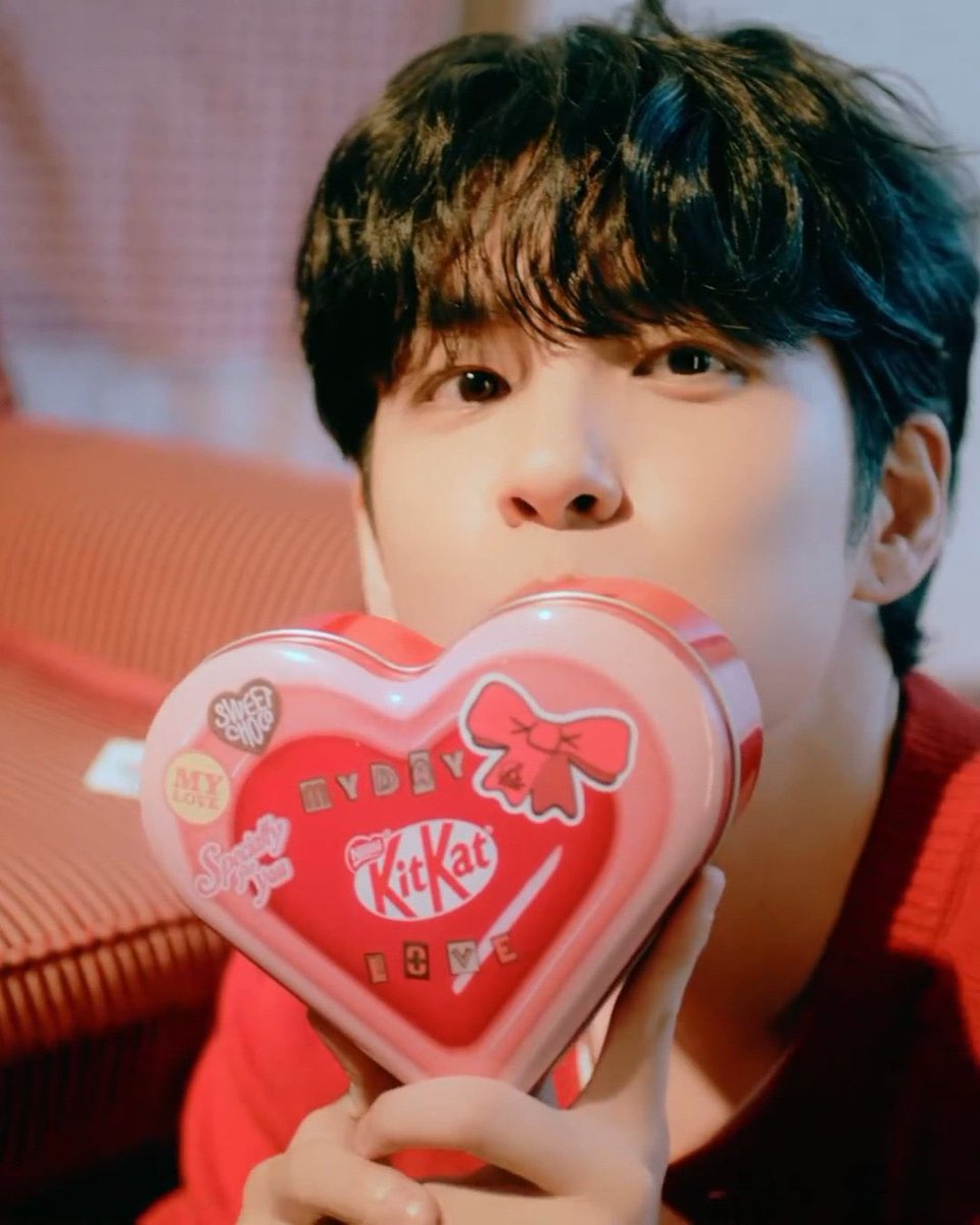 #봄처럼_따스한_원필아_생일축하해
#MY_SPRING_WONPIL

사랑하는 원필아 내 청춘을 함께 해줘서 고마워 앞으로도 평생 함께하자❤️❤️