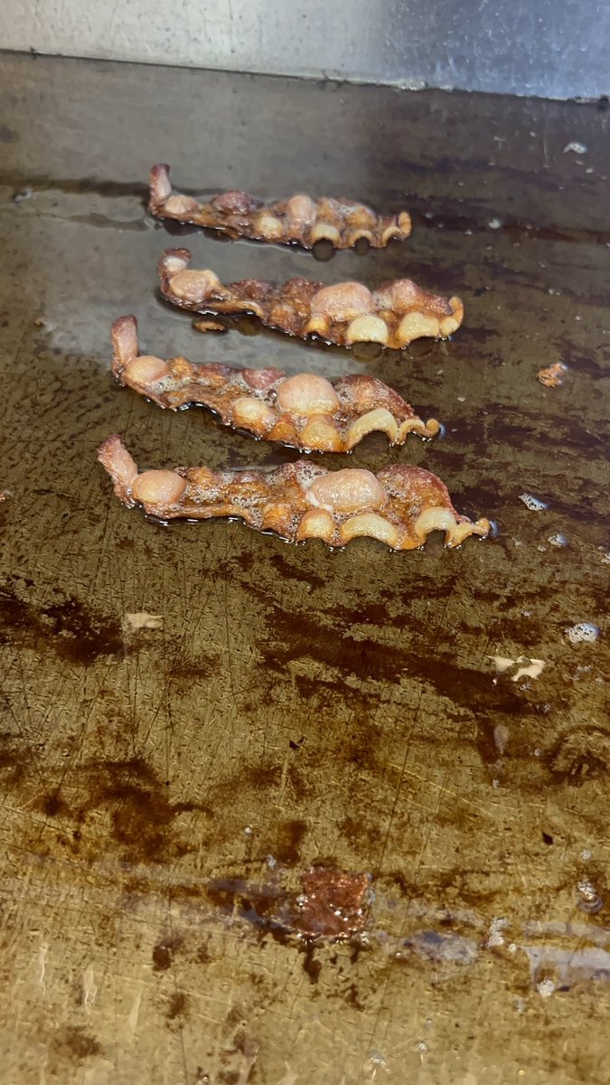 spekcs's tweet image. Am i tripping?